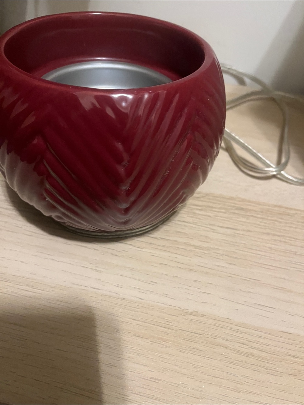 Yankee Candle Glossy Wine-Red Wax Scenterpiece Warmer - Picture 8 of 11